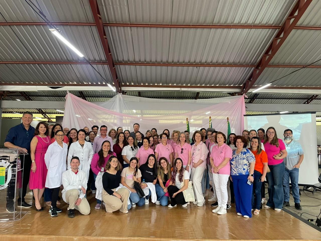 Palmas realiza abertura oficial da Carreta da Saúde da Mulher pelo Programa Paraná Rosa