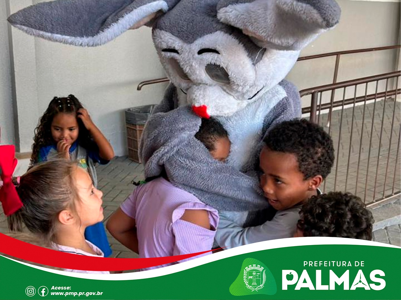 CMEI e Escola Tia Dalva promovem ação especial de Páscoa com visita do coelhinho